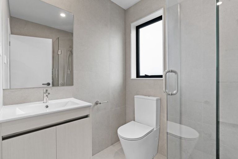 Photo of property in 165b Wiseley Road, West Harbour, Auckland, 0618