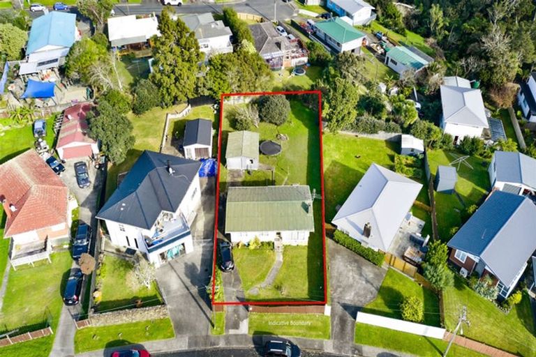 Photo of property in 8 Glen Marine Parade, Glendene, Auckland, 0602