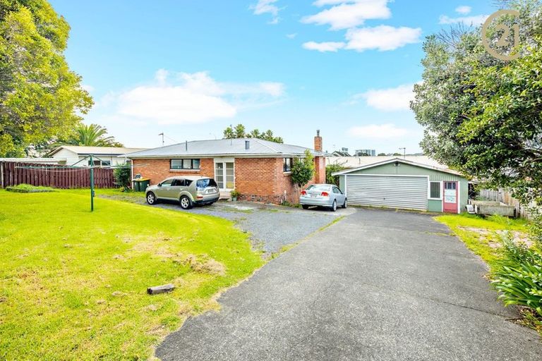 Photo of property in 1/2 Costar Place, Wiri, Auckland, 2104