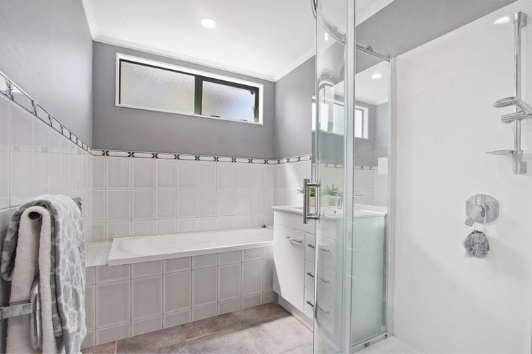 Photo of property in 33a Makora Road, Massey, Auckland, 0614