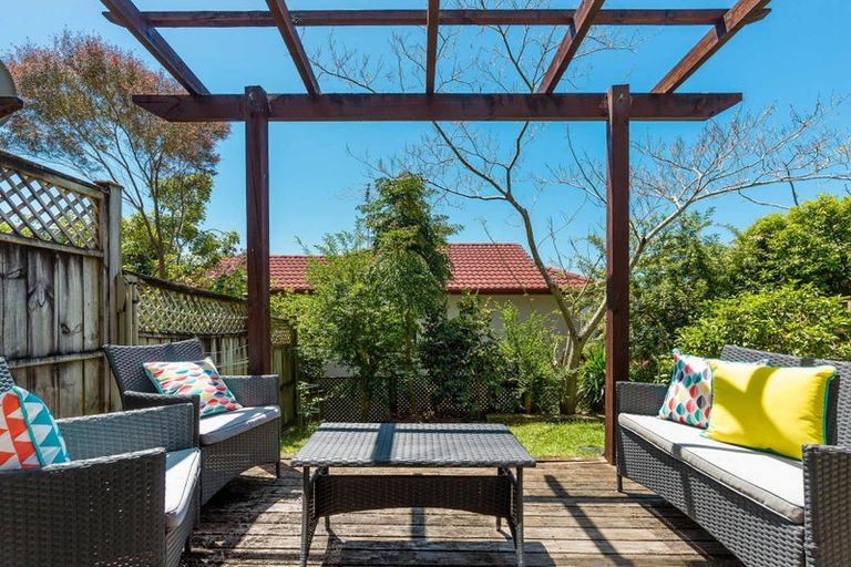 Photo of property in 9/44 Fields Parade, Oteha, Auckland, 0632