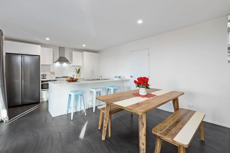 Photo of property in 16 Eric Gifford Drive, Ranui, Auckland, 0612