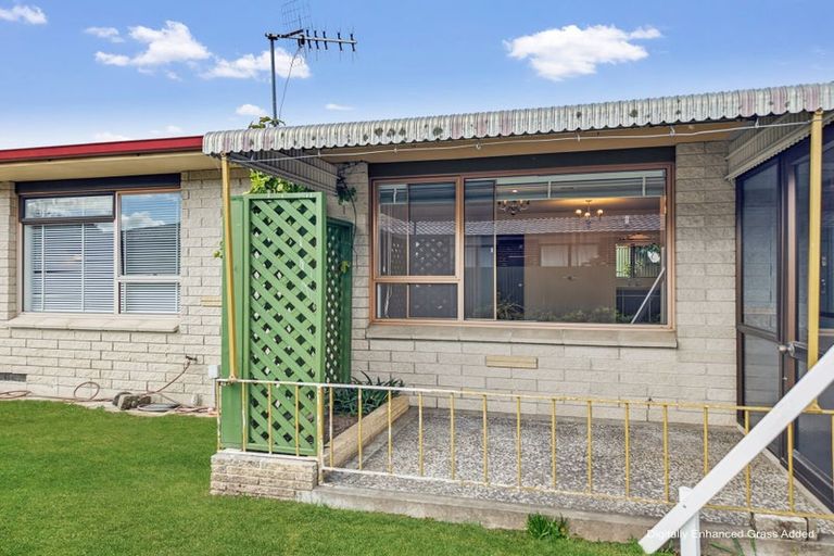 Photo of property in 2/508 Saint Aubyn, Hastings, 4122