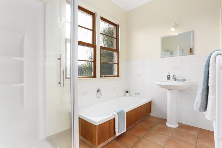 Photo of property in 2 Gulf Road, Murrays Bay, Auckland, 0630