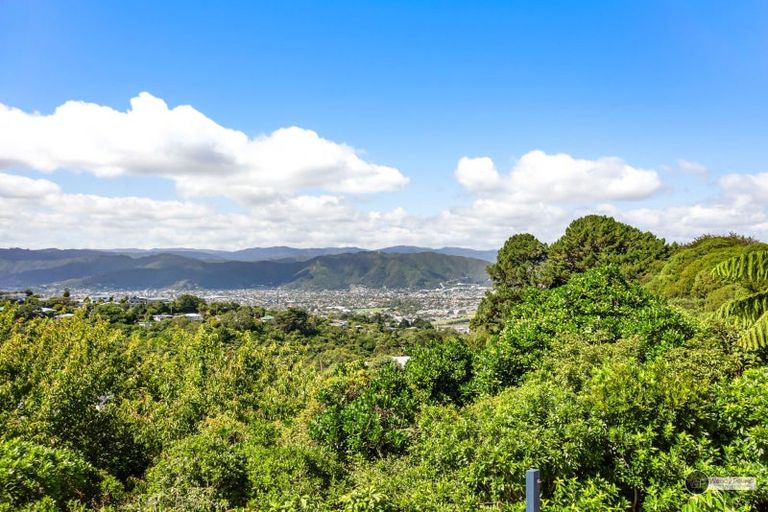 Photo of property in 4f Banksia Grove, Maungaraki, Lower Hutt, 5010