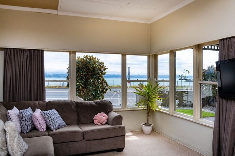 Photo of property in 6 Breakwater Road, Bluff Hill, Napier, 4110