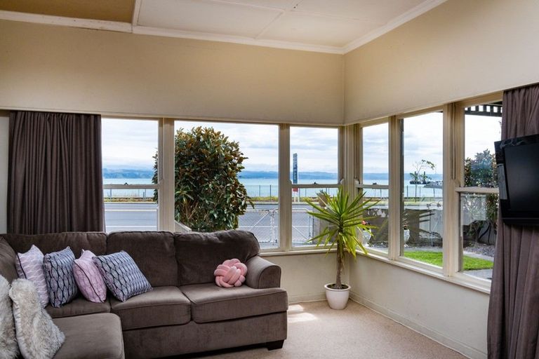 Photo of property in 6 Breakwater Road, Bluff Hill, Napier, 4110