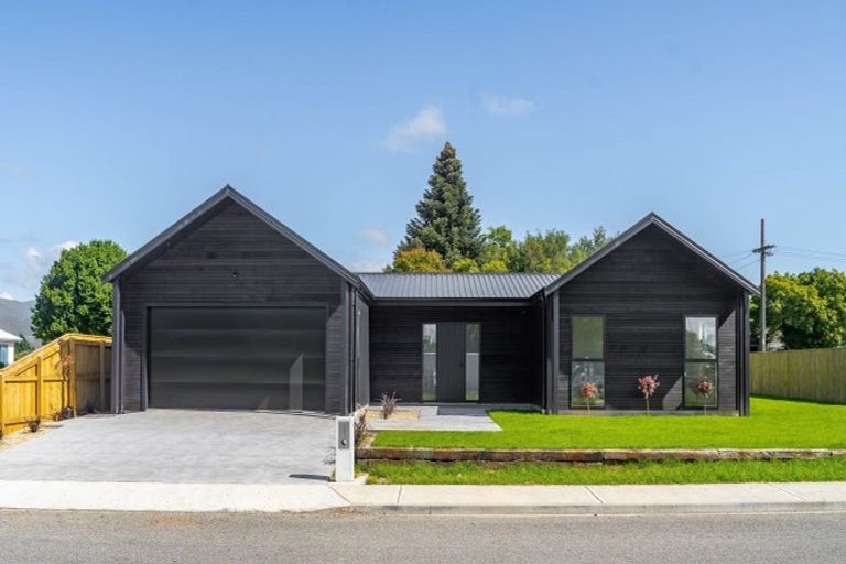 Photo of property in 4 Cotterville Crescent, Greytown, 5712