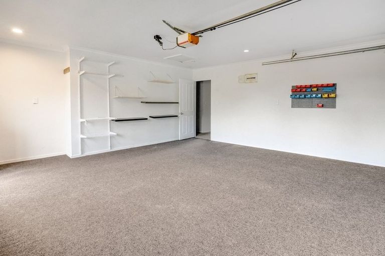 Photo of property in 17 Glenveagh Park Drive, Weymouth, Auckland, 2103