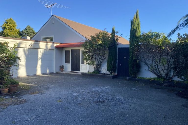 Photo of property in 2/11 Memorial Avenue, Ilam, Christchurch, 8053