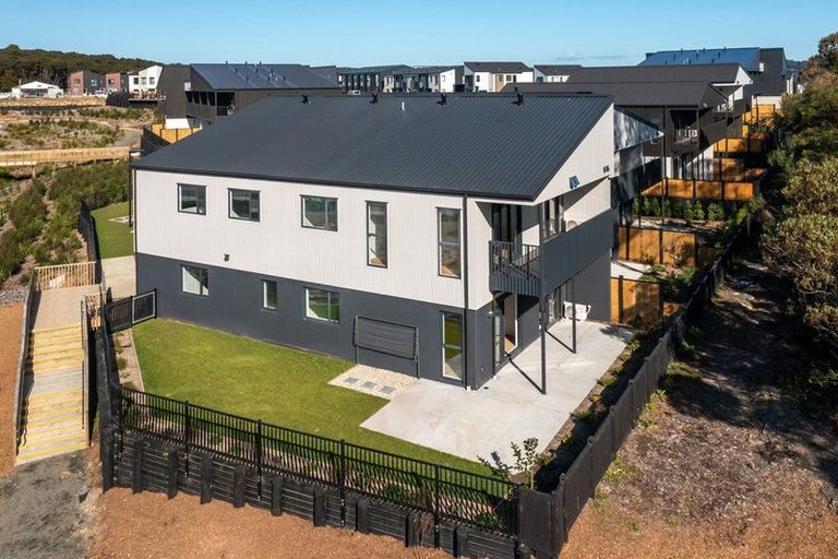 Photo of property in 3/7 Parapara Place, Albany, 0632