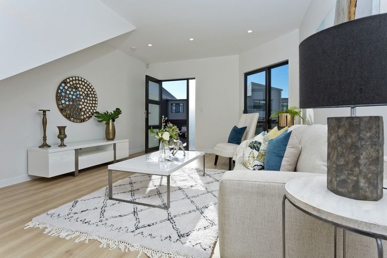 Photo of property in 12 Moki Place, Long Bay, Auckland, 0630