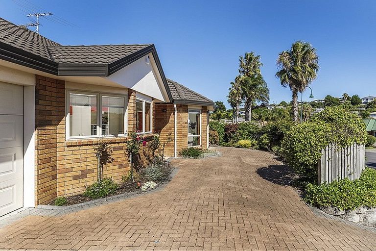 Photo of property in 11 Angel Way, Stanmore Bay, Whangaparaoa, 0932