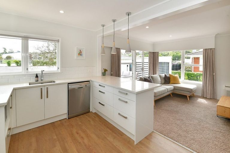 Photo of property in 4/766 Beach Road, Browns Bay, Auckland, 0630