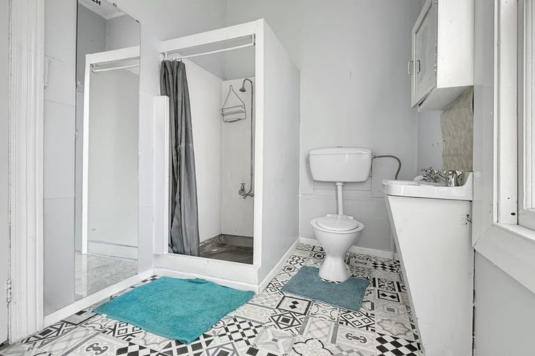 Photo of property in 73 Oxford Street, Levin, 5510