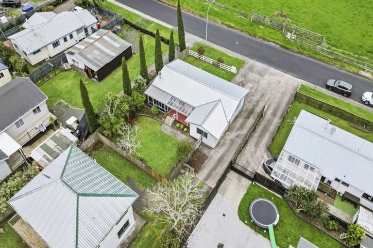 Photo of property in 33 Stevenson Road, Clarks Beach, 2122