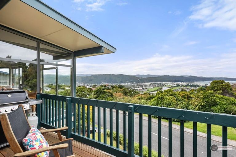 Photo of property in 30 Pekanga Road, Normandale, Lower Hutt, 5010