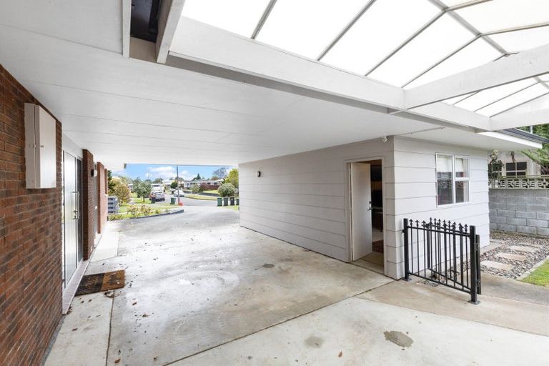 Photo of property in 15 Mudgway Place, Awapuni, Palmerston North, 4412