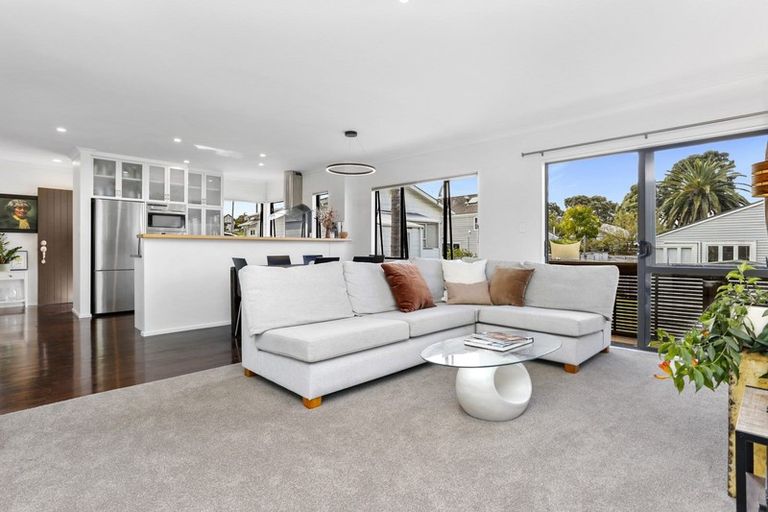 Photo of property in 23a Stafford Road, Northcote Point, Auckland, 0627