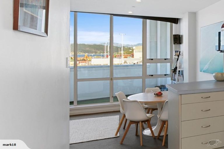 Photo of property in Stadium Garden Flats, 212/107 Thorndon Quay, Pipitea, Wellington, 6011