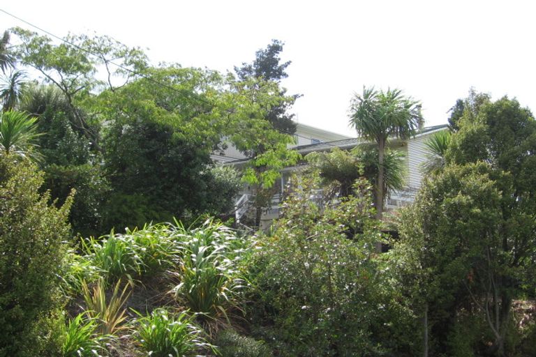 Photo of property in 6 Dewsbury Terrace, Castor Bay, Auckland, 0620