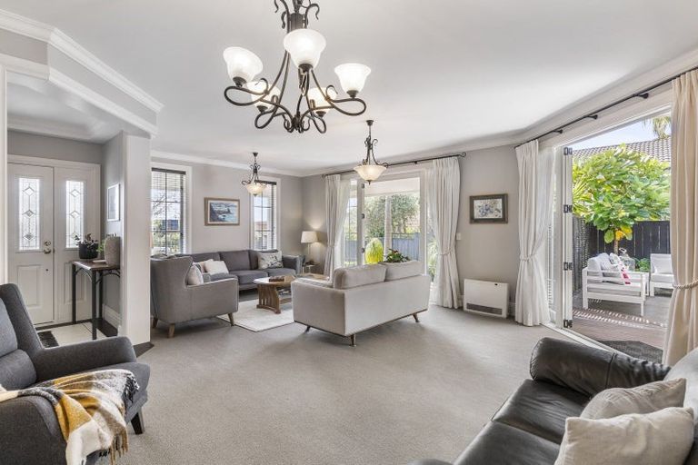 Photo of property in 17 Willowbank Close, East Tamaki Heights, Auckland, 2016