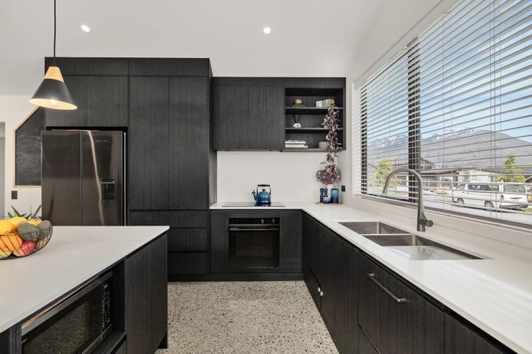 Photo of property in 35 Cheviot Street, Jacks Point, 9371