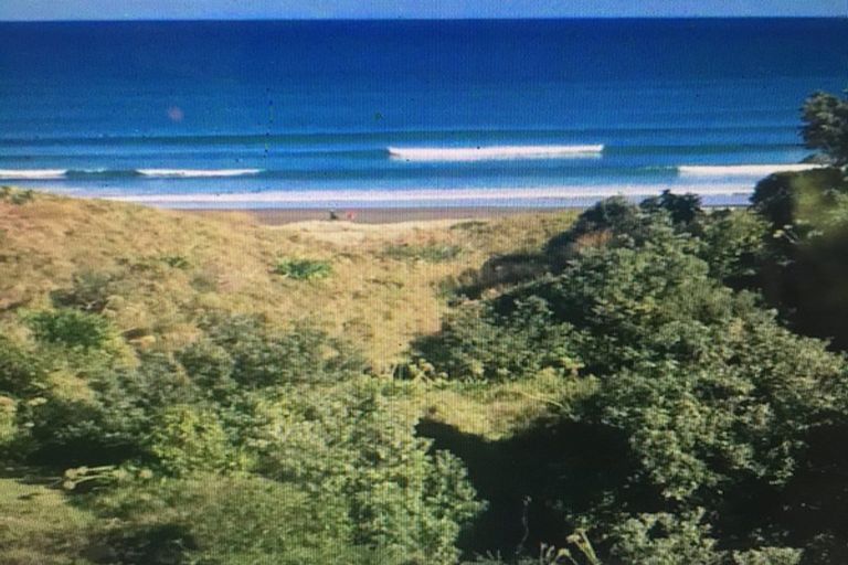Photo of property in 21 Beach Valley Road, Piha, 0772