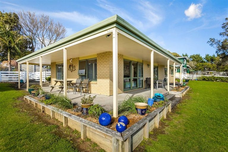 Photo of property in 192 Muriwai Valley Road, Muriwai, Waimauku, 0881