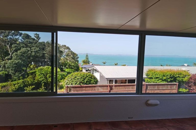 Photo of property in 1/10 Burford Place, Mellons Bay, Auckland, 2014