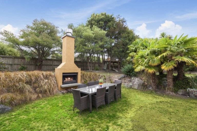 Photo of property in 6 Astelia Way, Waipahihi, Taupo, 3330