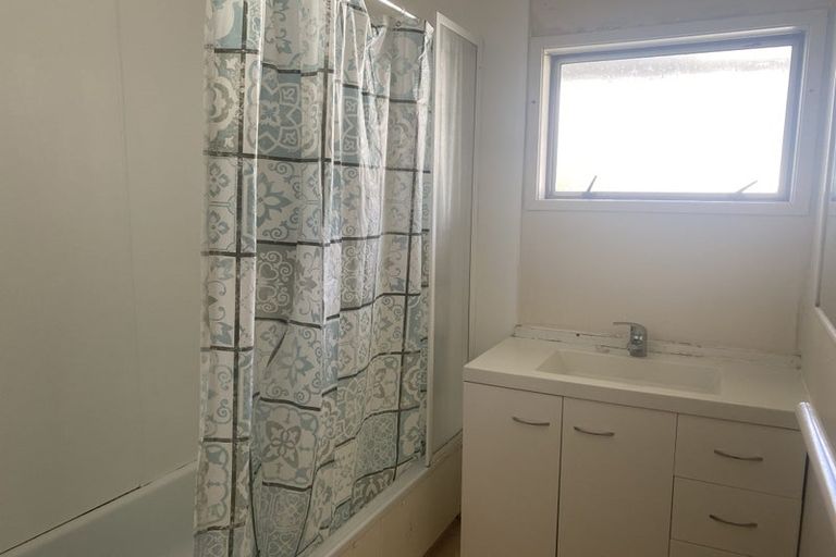 Photo of property in 1/9 Vina Place, Massey, Auckland, 0614