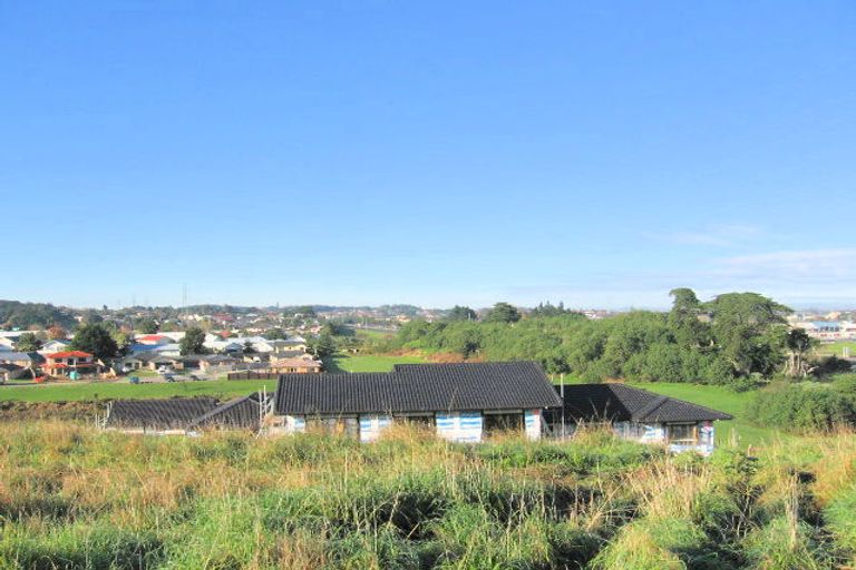 Photo of property in 40 Fairchild Avenue, Goodwood Heights, Auckland, 2105