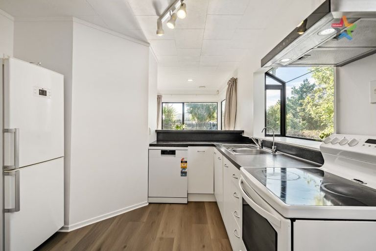 Photo of property in 21 Jasmine Grove, Maungaraki, Lower Hutt, 5010