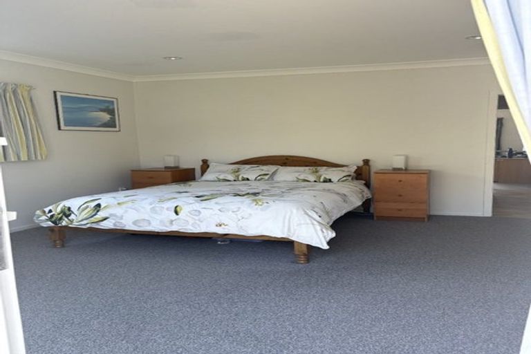 Photo of property in 1/953 Beach Road, Torbay, Auckland, 0630
