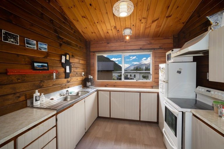 Photo of property in 50 Oxford Street, Kingston, Athol, 9793