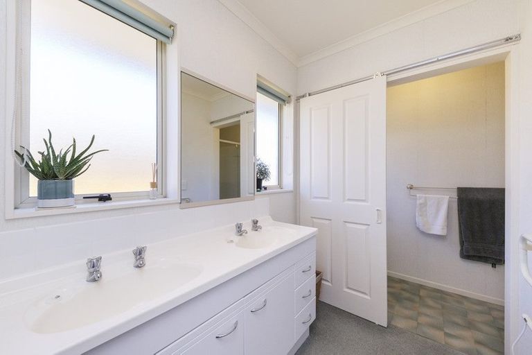 Photo of property in 51 Royal Oak Drive, Kelvin Grove, Palmerston North, 4414