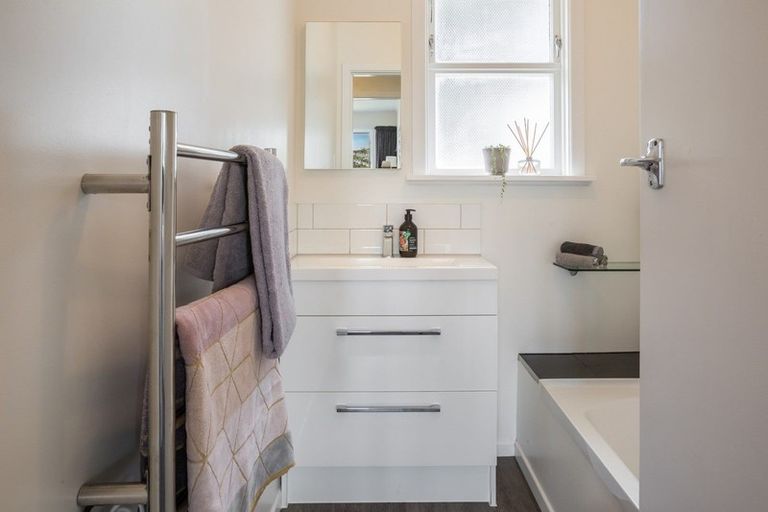 Photo of property in 14 Lynda Avenue, Paparangi, Wellington, 6037