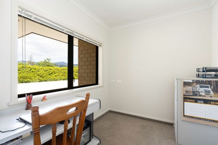 Photo of property in 347a Tararua Road, Levin, 5571