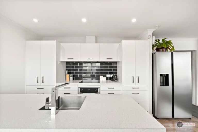 Photo of property in 21 Montana Road, Totara Park, Upper Hutt, 5018