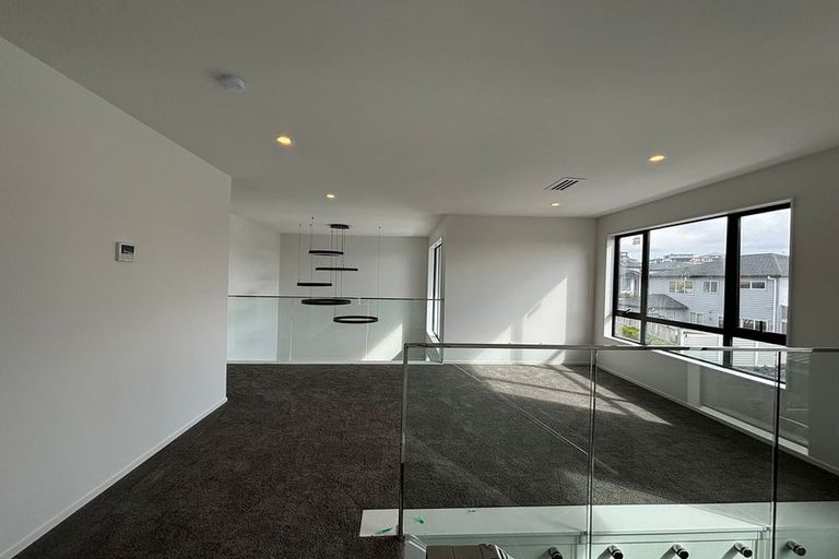 Photo of property in 5 Prevost Lane, Oteha, Auckland, 0632