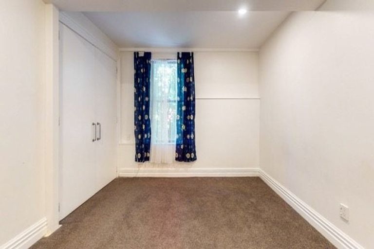 Photo of property in 56 Kelburn Parade, Kelburn, Wellington, 6012