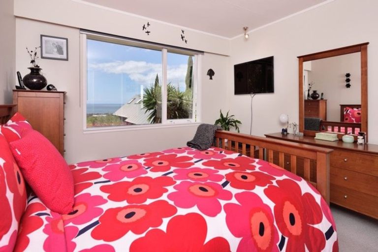 Photo of property in 2/30 Castor Bay Road, Castor Bay, Auckland, 0620