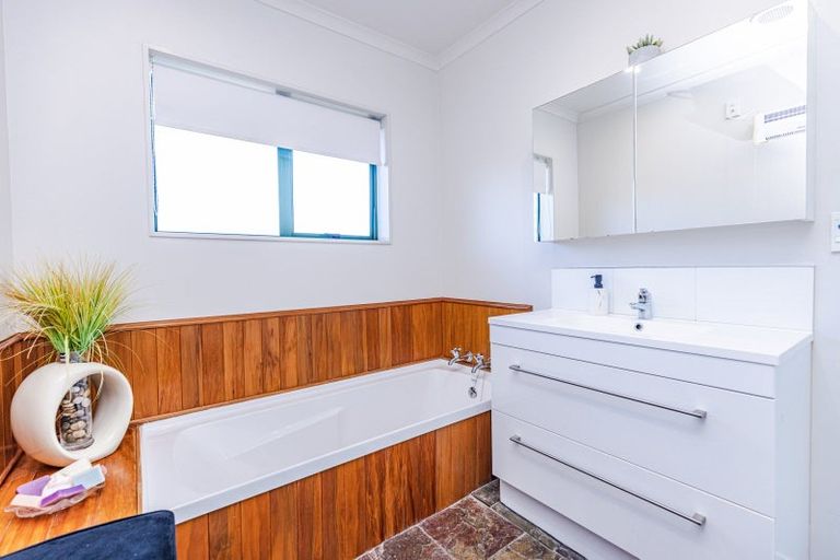 Photo of property in 16 Kelsi Street, Tawhero, Whanganui, 4501