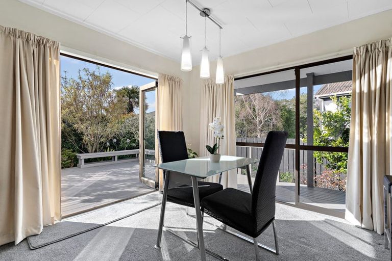 Photo of property in 2/102 Manhattan Heights, Glendene, Auckland, 0602