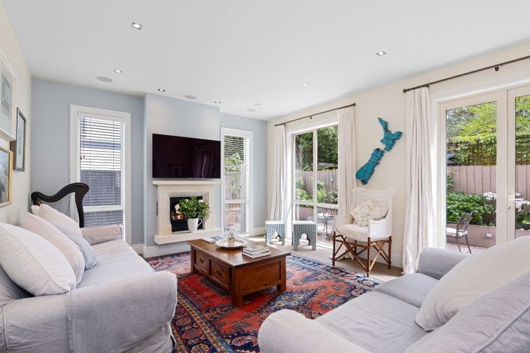 Photo of property in 101 Aikmans Road, Merivale, Christchurch, 8014