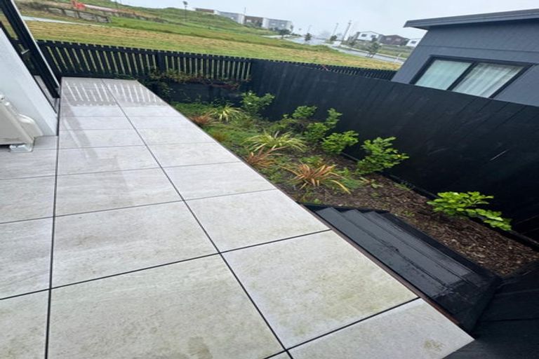 Photo of property in 25 Olearia Street, Totara Park, 2019