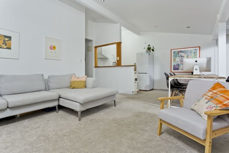 Photo of property in 5/6 Bond Crescent, Forrest Hill, Auckland, 0620