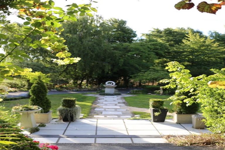 Photo of property in Long Cottage Gallery, 145 Iona Road, Havelock North, 4130