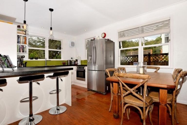 Photo of property in 24 Paewai Road, Glen Eden, Auckland, 0602